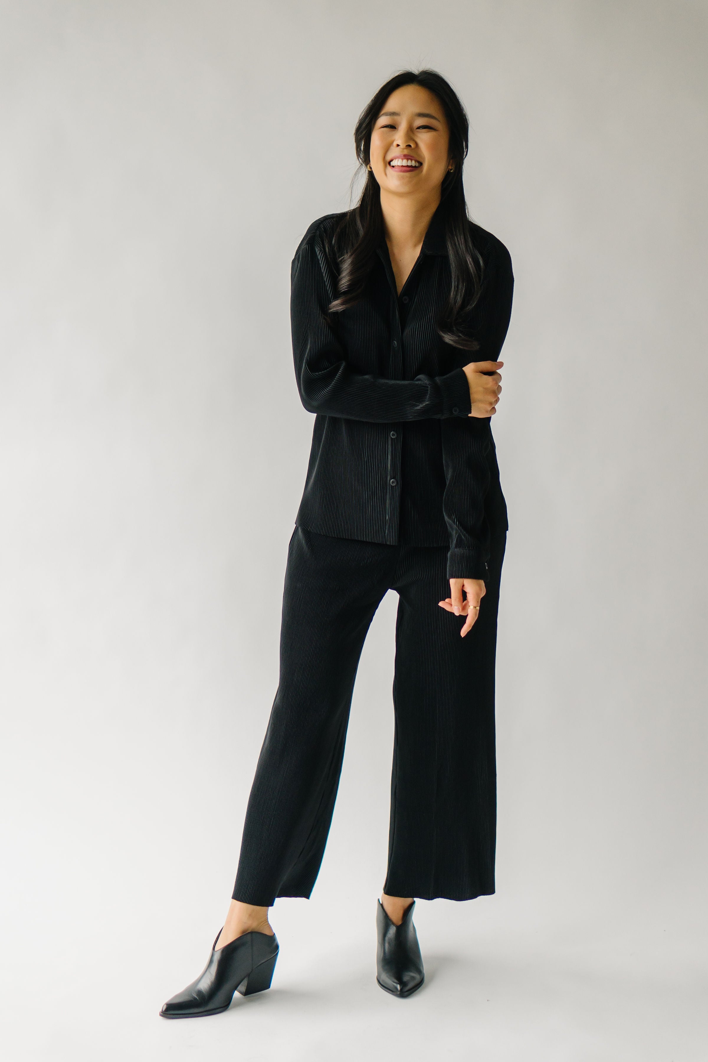 The Venus Crinkle Straight Leg Pants in Black